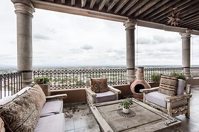 Casa Balcones 4BR Villa with Jacuzzi