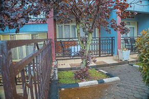 Best Inn Motel MUSINGUZI Frank