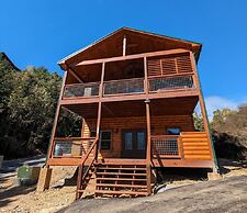 Ern806 - Splashin' Views 2 Bedroom Cabin by RedAwning