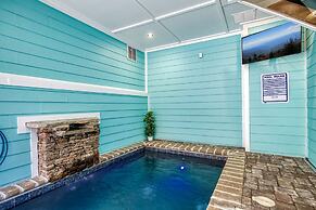 Ern806 - Splashin' Views 2 Bedroom Cabin by RedAwning