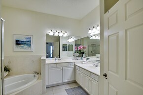 Spacious Palm Coast Condo: Balcony, Beach Access!