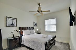 Spacious Palm Coast Condo: Balcony, Beach Access!