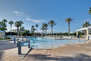 Spacious Palm Coast Condo: Balcony, Beach Access!