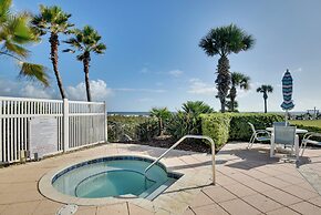 Spacious Palm Coast Condo: Balcony, Beach Access!