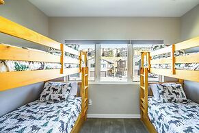 Ski-in/ski-out Granby Townhouse w/ Private Hot Tub