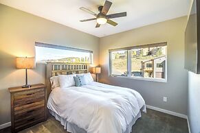 Ski-in/ski-out Granby Townhouse w/ Private Hot Tub