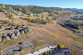 Ski-in/ski-out Granby Townhouse w/ Private Hot Tub