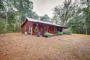 Quiet Tennessee Mountain Cabin w/ Patio
