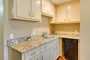 Expansive Texas City Retreat ~ 16 Mi to Galveston!