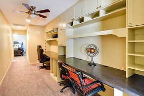 Expansive Texas City Retreat ~ 16 Mi to Galveston!