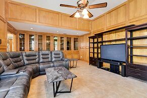 Expansive Texas City Retreat ~ 16 Mi to Galveston!