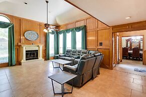 Expansive Texas City Retreat ~ 16 Mi to Galveston!