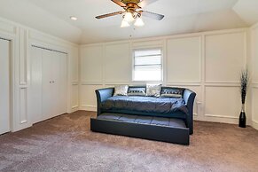 Expansive Texas City Retreat ~ 16 Mi to Galveston!