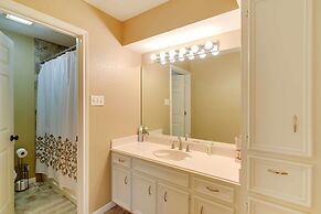 Expansive Texas City Retreat ~ 16 Mi to Galveston!