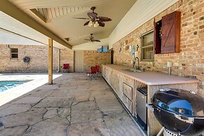 Expansive Texas City Retreat ~ 16 Mi to Galveston!