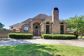 Expansive Texas City Retreat ~ 16 Mi to Galveston!
