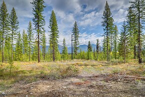 Secluded Cabin w/ Mtn Views ~ 33 Mi to Bigfork!