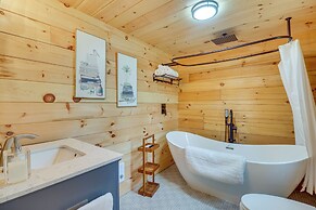 Secluded Cabin w/ Mtn Views ~ 33 Mi to Bigfork!