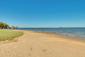 Hemphill Vacation Rental w/ Pool, Walk to Lake!
