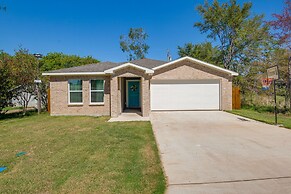 Gun Barrel City Home w/ Game Room, Walk to Beach!