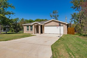 Gun Barrel City Home w/ Game Room, Walk to Beach!