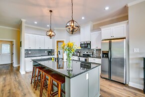 Covered Patio & Yard: Texas Escape in Keene