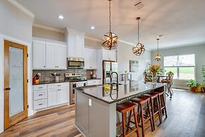 Covered Patio & Yard: Texas Escape in Keene