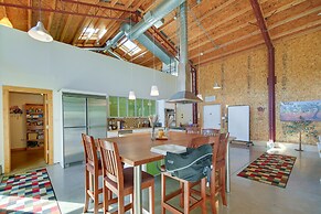 Riverfront Libertyville Retreat w/ Outdoor Kitchen