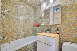 Riverfront Libertyville Retreat w/ Outdoor Kitchen