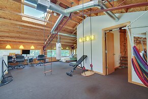 Riverfront Libertyville Retreat w/ Outdoor Kitchen