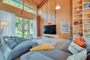 Riverfront Libertyville Retreat w/ Outdoor Kitchen