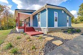 Hillsboro Hideaway w/ Private Hot Tub & Bunkhouse!