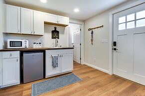 Hillsboro Hideaway w/ Private Hot Tub & Bunkhouse!