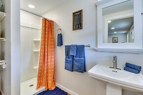 Hillsboro Hideaway w/ Private Hot Tub & Bunkhouse!