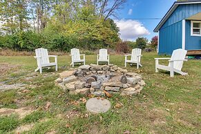 Hillsboro Hideaway w/ Private Hot Tub & Bunkhouse!
