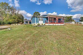 Hillsboro Hideaway w/ Private Hot Tub & Bunkhouse!