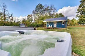 Hillsboro Hideaway w/ Private Hot Tub & Bunkhouse!