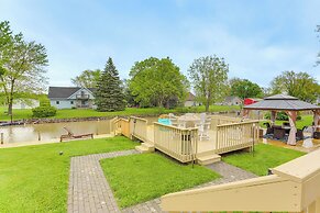 Hot Tub, Lake Access, & Dock: Port Clinton Retreat