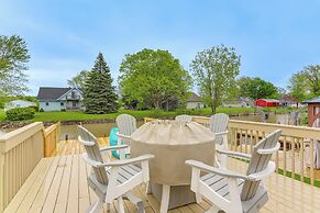 Hot Tub, Lake Access, & Dock: Port Clinton Retreat