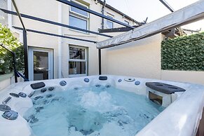 Morecambe Bay Cottage- Hot Tub/ Jacuzzi/sauna