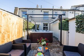 Morecambe Bay Cottage- Hot Tub/ Jacuzzi/sauna