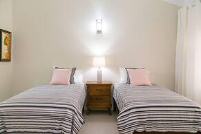 Captivating 2-bed Town-house in Kingston