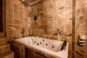 Noah's Ark Cave Hotel