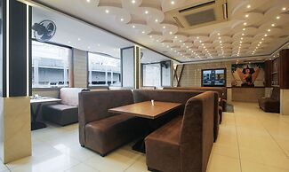 Itsy Hotels Yogeshwara Grand