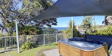 Te Kaha Beach Hotel