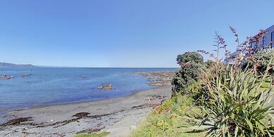 Te Kaha Beach Hotel