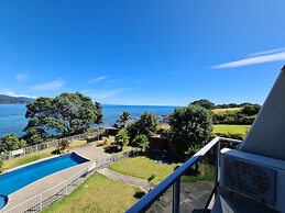 Te Kaha Beach Hotel