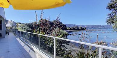 Te Kaha Beach Hotel