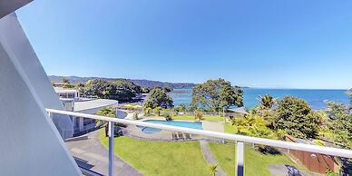 Te Kaha Beach Hotel