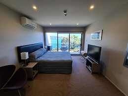 Te Kaha Beach Hotel